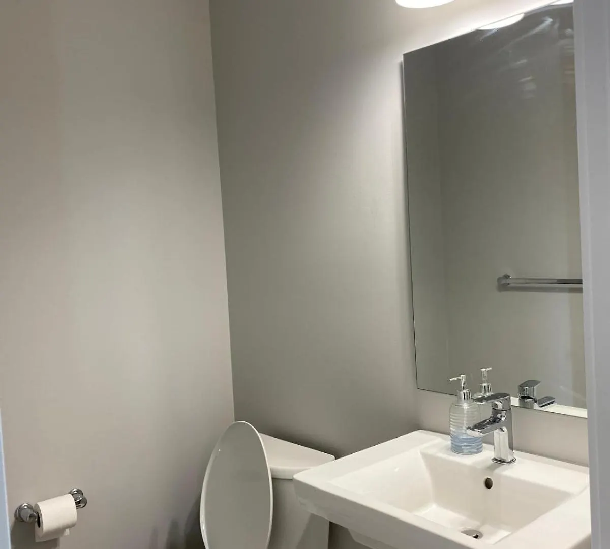 Flowealth Property Luxury Villa Near Lake Netflix Tv Wifi Calgary